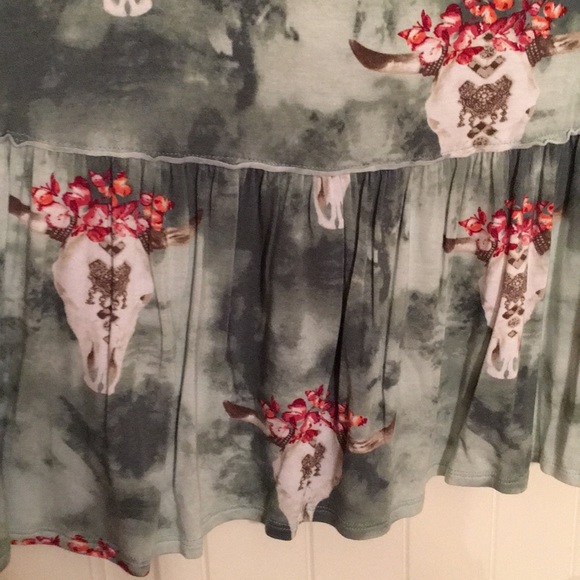 Cow skull tank top - Picture 3 of 5